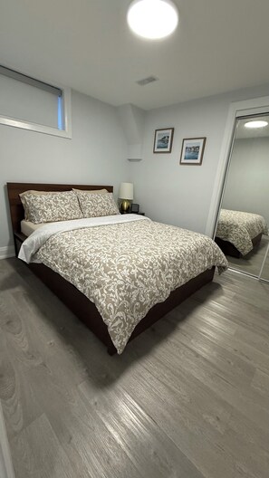 2 slaapkamers, een strijkplank/strijkijzer, gratis wifi, beddengoed