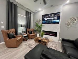 Smart-tv, eldstad och tv-spel