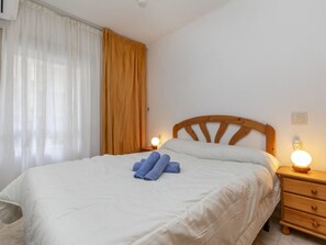 2 Schlafzimmer, Schreibtisch, Bügeleisen/Bügelbrett, WLAN