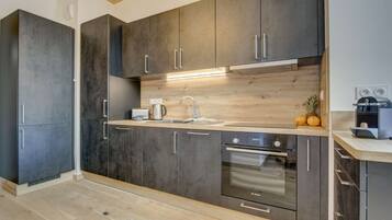 Réfrigérateur, four, lave-vaisselle, grille-pain