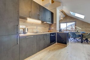 Kühlschrank, Ofen, Geschirrspüler, Toaster