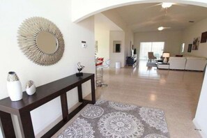 Smart TV - 4BDR w/ pool near Disney! (Kissimmee)