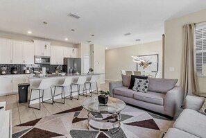 Smart TV - Amazing 4BDR w/ pool near Disney - 4914 (Kissimmee)