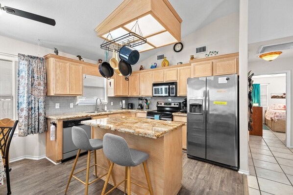 Fridge, microwave, oven, stovetop - Luxury Long Island Village 312 (Port Isabel)