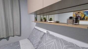 2 dormitorios, tabla de planchar con plancha, wifi y ropa de cama