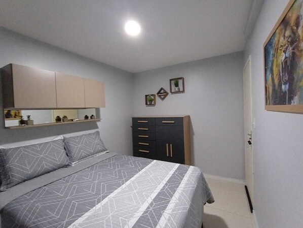 2 bedrooms, iron/ironing board, WiFi, bed sheets
