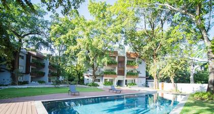 Caribbean Breeze - 2BR Apartment Close to Beach!