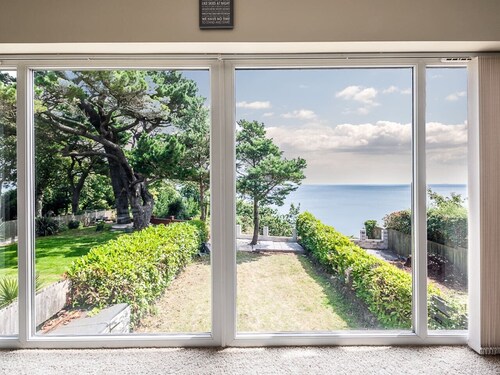 Stunning apartment with uninterrupted views