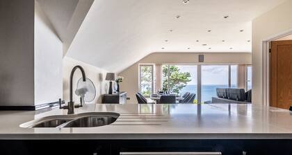 Luxury Quite Apt Sleeps 6|Coastal Views & Sea View
