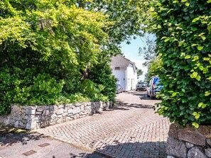 المنطقة المحيطة بالمنشأة