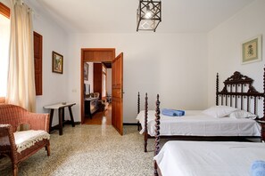 5 quartos, Wi-Fi de cortesia, roupa de cama