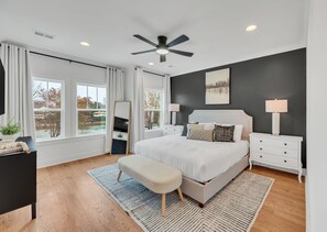 4 bedrooms, iron/ironing board, WiFi, bed sheets