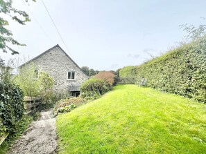 Property grounds - Ground Floor 3 Bed Apartment Rural Devon Sleeps 6 (Loddiswell)