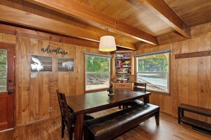 Signature Cabin | In-room dining