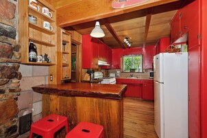 Signature Cabin | Private kitchen | Fridge, microwave, oven, stovetop
