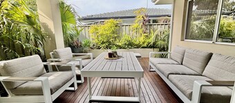 2 Kitchens, 6 Bedrooms, 4 Bathrooms Perfect for groups Close to beach/park/shops