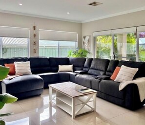 Älytelevisio, videopelejä, kirjoja, stereot