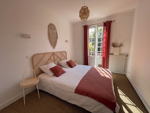 3 bedrooms, iron/ironing board, travel cot, WiFi