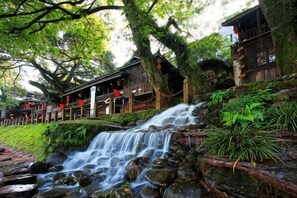 Unclassified image, 2 of 50, button - Zhongheyuan Inn (Hongya)