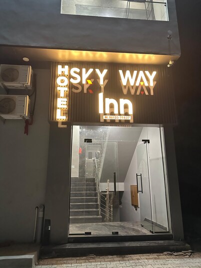 Hotel sky way inn