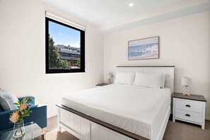 2 bedrooms, iron/ironing board, WiFi, bed sheets - Modern 2-Bedroom Retreat Minutes from St Kilda (St Kilda)