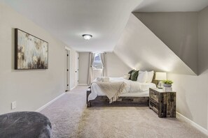 3 makuuhuonetta, silitysrauta/-lauta, vauvan matkasänky, Wi-Fi