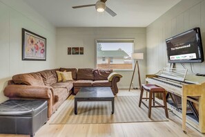 TV, fireplace, offices