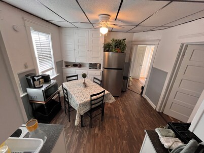 Charming Bayfront Retreat: 2-Bedroom Getaway in Erie, PA