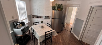 Charming Bayfront Retreat: 2-Bedroom Getaway in Erie, PA