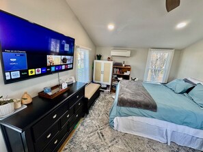 Desk, iron/ironing board, free WiFi, bed sheets