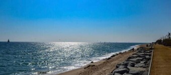 Residencial Costamar next Bcn, 50m beach with swimming pool