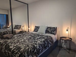 2 bedrooms, desk, iron/ironing board, WiFi