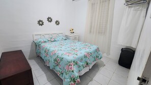 2 bedrooms, iron/ironing board, WiFi, bed sheets - Central and cozy 2-bedroom in amazing Ocho Rios with AC, WiFi and green space (Ocho Rios)