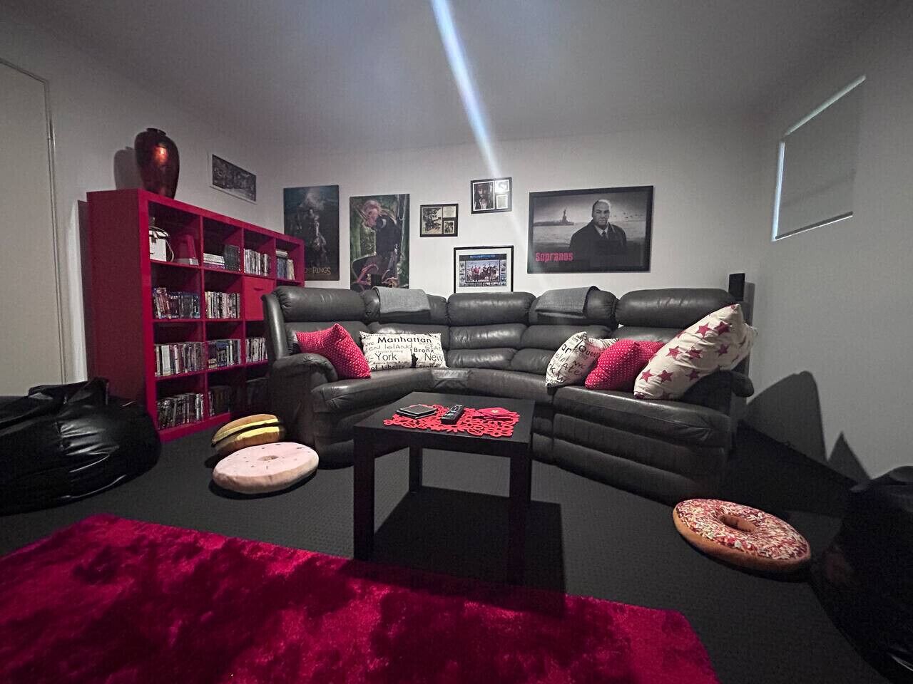 Smart-TV, videospill, DVD-spiller og bøker