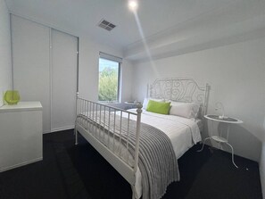 4 soverom, skrivebord, strykejern/-brett og wi-fi (inkludert)