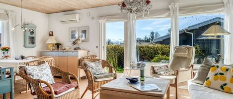 Televisie en een open haard