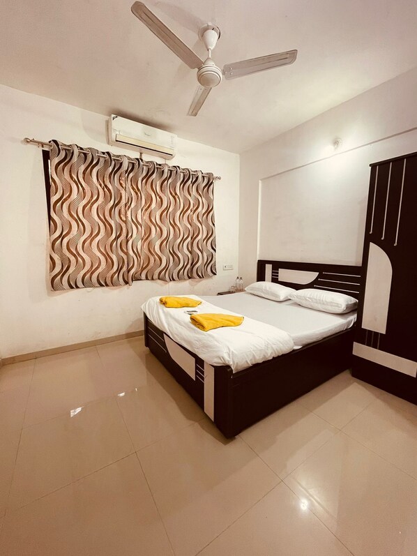 1 bedroom, WiFi, bed sheets