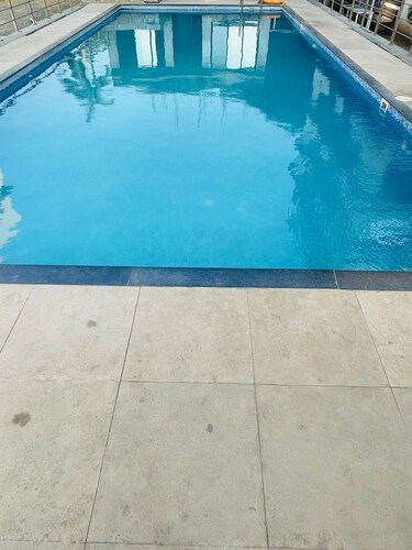 Chic 1-bedroom apartment in brilliant Daman with WiFi, AC