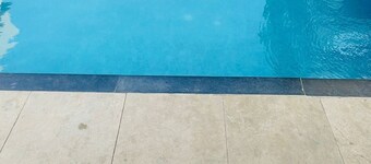 Chic 1-bedroom apartment in brilliant Daman with WiFi, AC