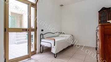 2 bedrooms, iron/ironing board, Internet