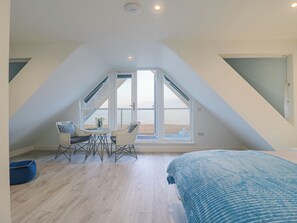 3 habitaciones, decoración personalizada y muebles diferentes