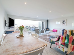 Living area - Bucket and Spades- Right on the Beach (Pevensey)