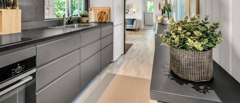 Fridge, microwave, dishwasher, cookware/dishes/utensils