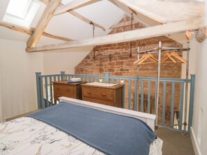 1 bedroom, individually decorated, individually furnished, free WiFi - The Roost (Carlisle)