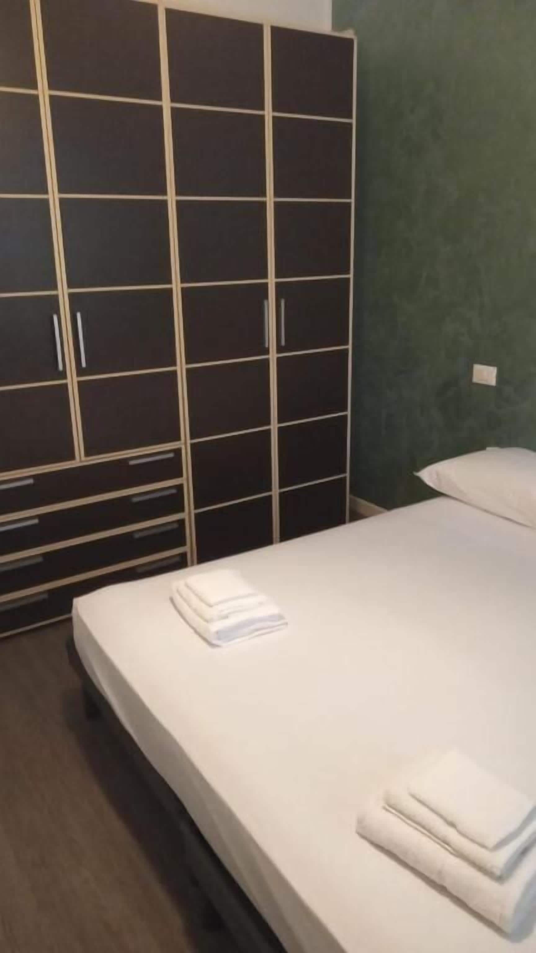 Skrivbord, gratis wi-fi och sängkläder