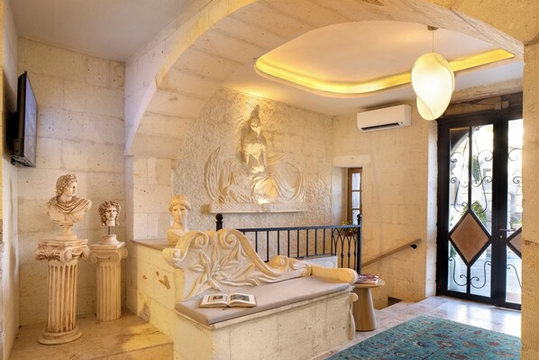 A room with a marble bench, classical sculptures, and a modern light fixture. - Zafora Cave Hotel Cappadocia (Nevsehir)