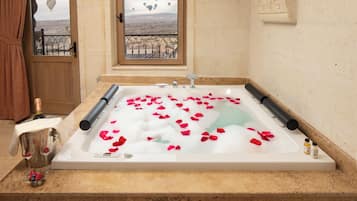 Deluxe Jacuzzi Room With Balcony | Balcony view