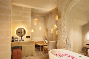 Egyptian cotton sheets, premium bedding, minibar, in-room safe - Zafora Cave Hotel Cappadocia (Nevsehir)