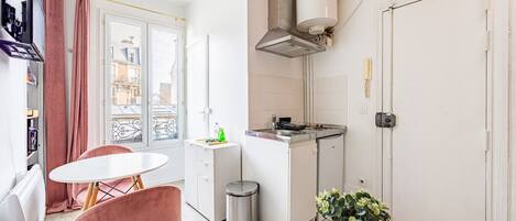 Micro-ondes, cafetière/bouilloire