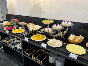 Free daily buffet breakfast